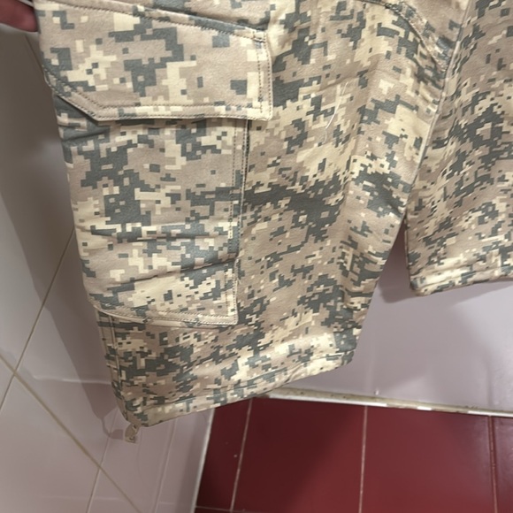 Camouflage Cargo Pants for adults - Picture 5 of 5